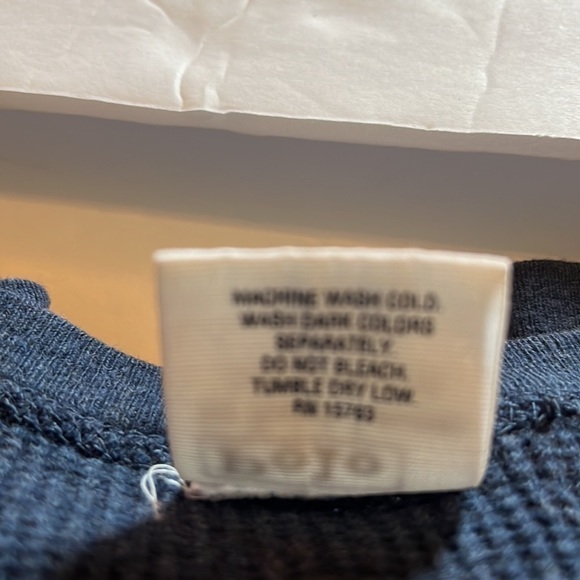 Polo Ralph Lauren-waffle knit night shirt. Navy blue with red detail. Size small - Picture 5 of 5